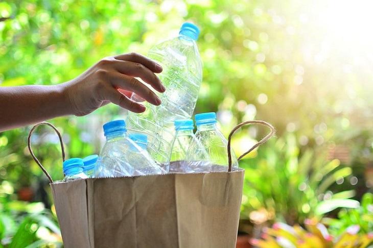 9 Reusable Water Bottles to Cut Down on Plastic Usage — Editor